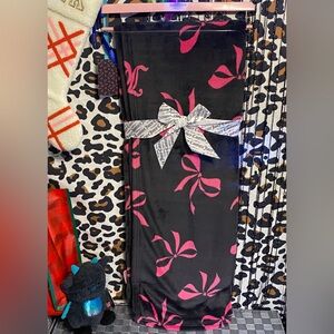 JUICY COUTURE HOME LARGE PLUSH PRINTED THROW